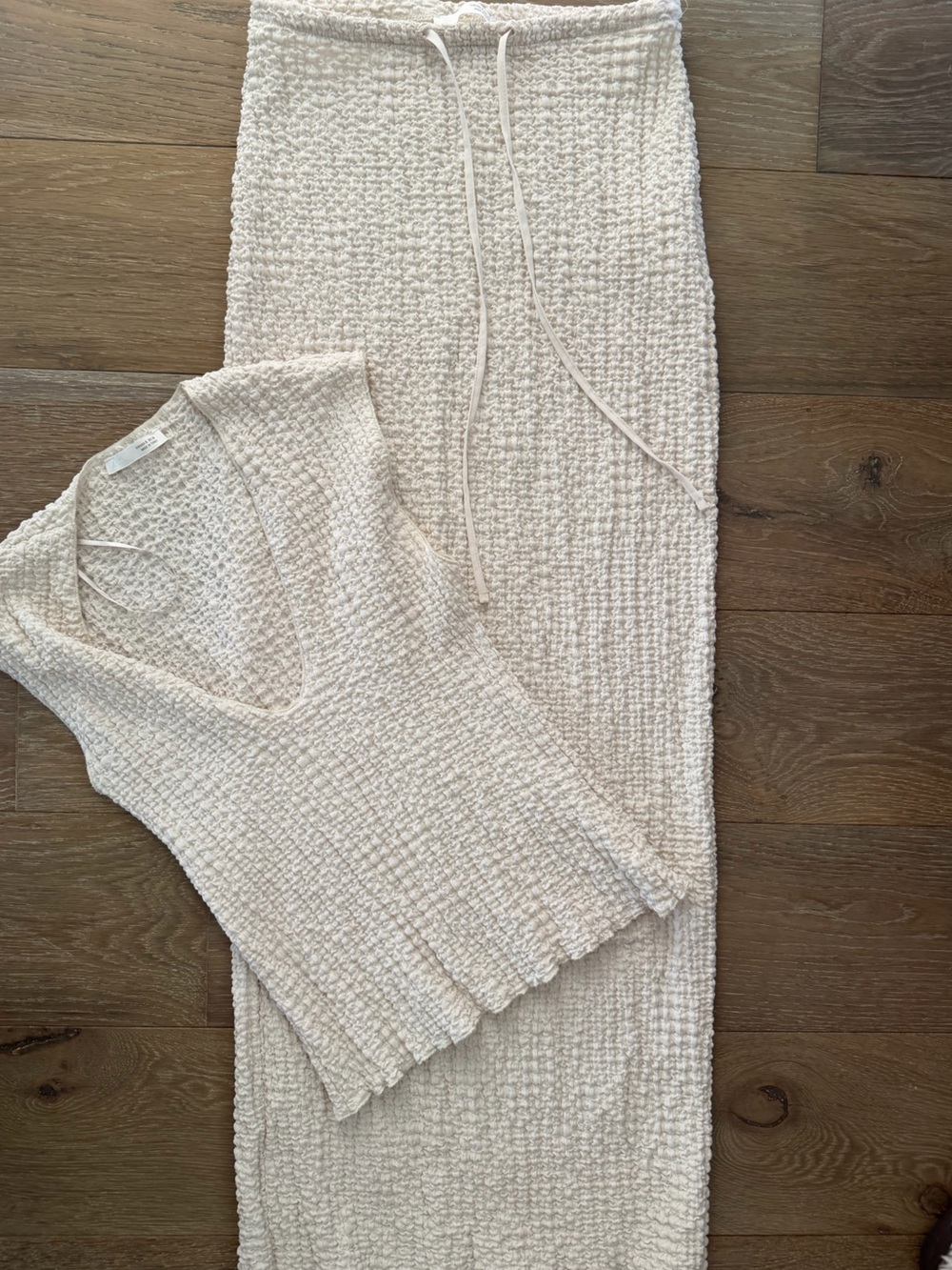 Zara Cream Sleeveless V-Neck Textured Top & Skirt Set